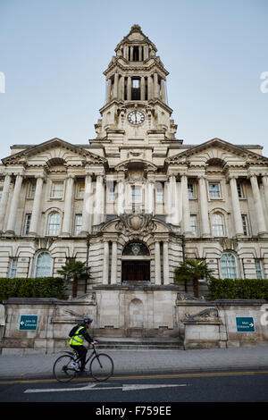 Stockport Town Hall conçu par l'architecte Sir Alfred Brumwell Thomas désigné un bâtiment classé Grade II en 1975 Stone buildi Banque D'Images