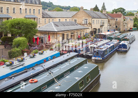 Narrowboats à Sydney, Quai du canal de Kennet et Avon, Royaume-Uni UK Angleterre Somerset Banque D'Images