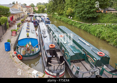 Narrowboats à Sydney, Quai du canal de Kennet et Avon, Royaume-Uni UK Angleterre Somerset Banque D'Images