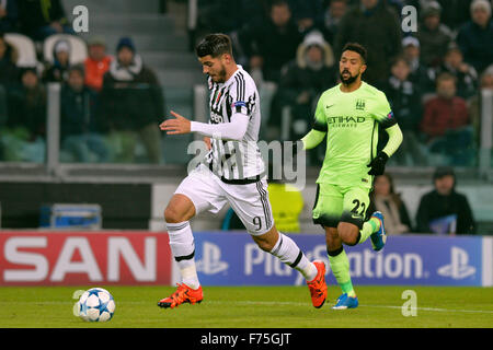 Turin, Italie. 25Th Nov, 2015. La Ligue des Champions. La Juventus contre Manchester City. Alvaro Morata se prépare à tirer : Action Crédit Plus Sport/Alamy Live News Banque D'Images