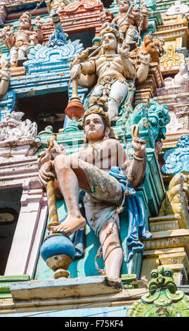 Couleur typique des statues de divinités hindoues traditionnelles, Kapaleeswarar Temple, un temple hindou de Shiva situé à Mylapore, Chennai, Tamil Nadu, Inde Banque D'Images