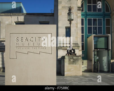 L'entrée du Musée Seacity à Southampton, Hampshire, Angleterre Banque D'Images