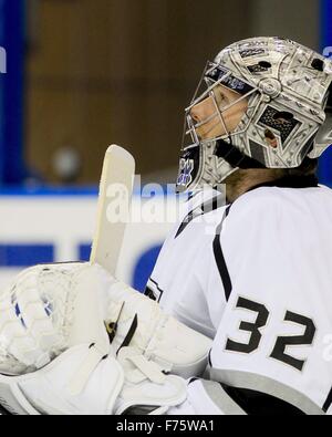 Tampa, Floride, USA. 25Th Nov, 2015. DIRK SHADD | fois .Los Angeles Kings gardien Jonathan Quick (32) sur la glace contre le Lightning de Tampa Bay au cours de première période l'action à l'Amalie Arena à Tampa mercredi soir (11/25/15) © Dirk Shadd/Tampa Bay Times/ZUMA/Alamy Fil Live News Banque D'Images