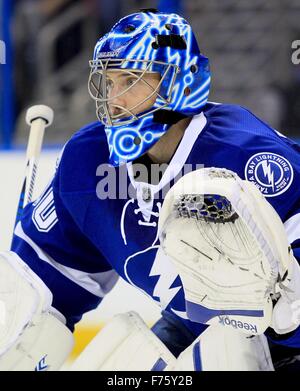 Tampa, Floride, USA. 25Th Nov, 2015. DIRK SHADD | fois .le Lightning de Tampa Bay Le gardien Ben Bishop (30) nette contre les Kings de Los Angeles au cours de la seconde période au cours de l'action à l'Amalie Arena à Tampa mercredi soir (11/25/15) © Dirk Shadd/Tampa Bay Times/ZUMA/Alamy Fil Live News Banque D'Images