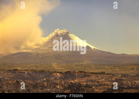 Volcan Cotopaxi est le deuxième plus haut sommet d'Equateur, Amérique du Sud Banque D'Images