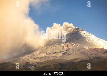 Volcan Cotopaxi, a l'un des rares glaciers équatoriale dans le monde, l'Amérique du Sud Banque D'Images