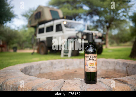 Francistown, Botswana - vin et de camping mis en place avec Land Rover Defender 110 Banque D'Images