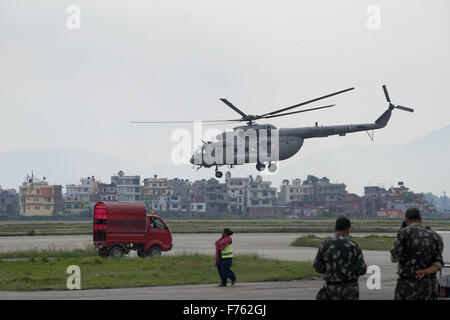 Atterrissage en hélicoptère, aéroport international de tribhuvan, katmandou, népal, asie Banque D'Images