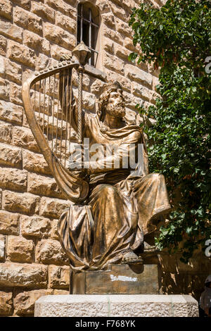 Statue du Roi David jouant de la harpe sur le Mont Sion à Jérusalem, Israël, Moyen Orient. Banque D'Images