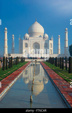 Taj Mahal, mausolée de marbre blanc, merveille du monde, site classé au patrimoine mondial de l'UNESCO, Agra, Uttar Pradesh, Inde, Asie Banque D'Images