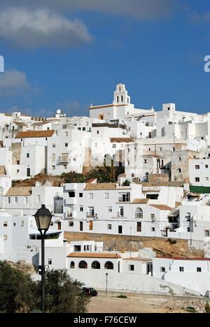 Vue sur le village blanc, Vejer de la Frontera, Costa de la Luz, Cadiz Province, Andalusia, Spain, Europe de l'Ouest. Banque D'Images