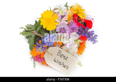 Bouquet de fleurs d'été avec un tag islolated sur fond blanc Banque D'Images