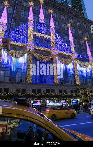 Saks Fifth Avenue Spectacle Son et Lumière Maison de vacances Afficher, NYC Banque D'Images