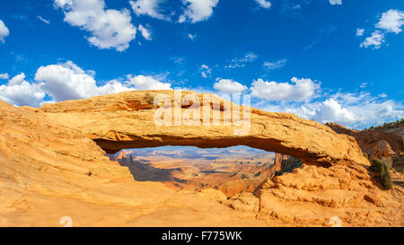 Mesa Arch dans Canyonlands National Park près de Moab, Utah, USA Banque D'Images