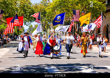 Le plomb acteurs pionniers de la Californie le 4 juillet Parade fête de Santa Barbara Banque D'Images