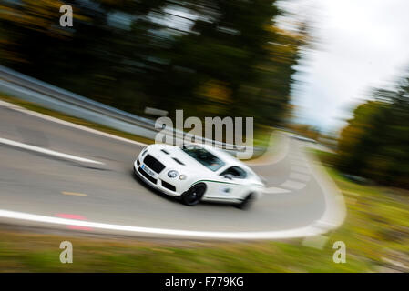 Bemtley Continental GT3-R en mouvement. Banque D'Images