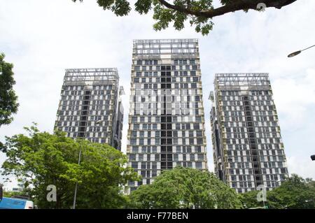 Un gratte-ciel moderne tour public avec green et de la technologie moderne de Singapour, le Japon, l'Inde, l'Amérique Banque D'Images