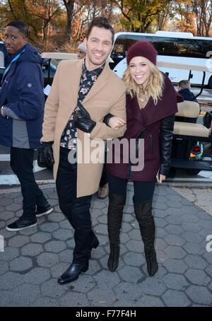 New York, NY, USA. 26 Nov, 2015. Andy Grammer, Rachel Platten présents pour Macy's Thanksgiving Day Parade 2015, Manhattan, New York, NY Le 26 novembre, 2015. Credit : Derek Storm/Everett Collection/Alamy Live News Banque D'Images