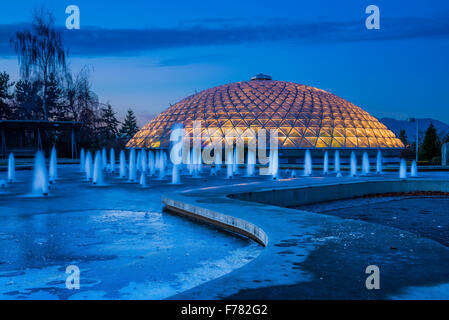 Bloedel Conservatory et fontaine en hiver, le parc Queen Elizabeth, Vancouver, British Columbia, Canada Banque D'Images