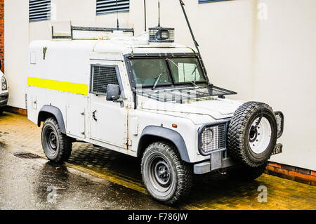 L'Irlande du Nord. 26 novembre, 2015. Une armée britannique 'Snatch' Landrover, peint en blanc livrée dans le cadre de l'interne au Royaume-Uni, la partie defusal bombe de la Royal Logistics Corp. Crédit : Stephen Barnes/Alamy Live News Banque D'Images