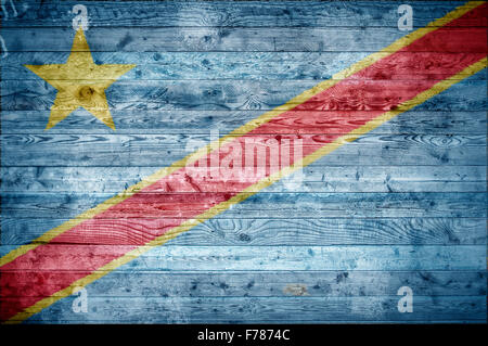 Une vignetted image de fond du drapeau du Congo Kinshasa peints sur des planches de bois d'un mur ou le plancher. Banque D'Images