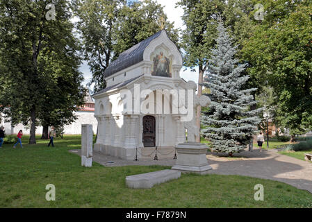 Petite chapelle dans le parc du monastère de St Sauveur Euthymius, Suzdal, Suzdalsky District, Vladimir Oblast, Russie. Banque D'Images