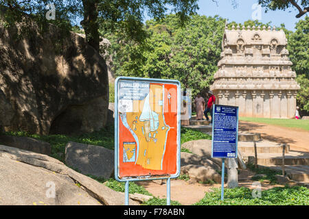 La carte indiquant la disposition de Mamallapuram (Mahabalipuram) protégé des monuments nationaux, près de Chennai, Tamil Nadu, Inde du sud et temple Hindou Banque D'Images