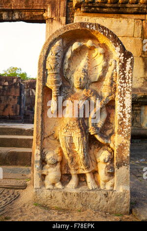 Sri Lanka - dans le pare-pierre Hatadage Temple, Polonnaruwa, ancienne ville, site du patrimoine mondial de l'UNESCO Banque D'Images