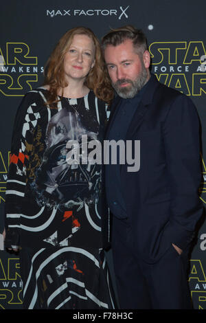 Londres, Royaume-Uni. 26 novembre 2015. Thea Bregazzi et Justin Thornton de la mode label Preen assister à la mode Star Wars trouve la force event à l'appui de l'hôpital Great Ormond Street Children's Charity au nom de la force de changement. La présentation les Star Wars : The Force éveille inspiré ressemble par les créateurs de mode Claire Barrow, J. W. Anderson, Peter Pilotto, Phoebe Anglais, Preen, Thomas Tait, agi & Sam, Bobby Abley, Christopher Raeburn et Nasir Mazhar. Banque D'Images