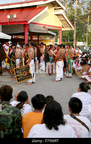 Thailande Phuket Jor Soo Kong culte Naka Phuket vegetarian festival (festival des neuf dieux Enperor) Sensibilisation de la Lanterne P Banque D'Images