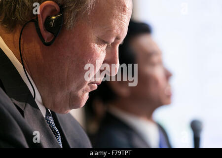 Tokyo, Japon. 27 novembre, 2015. Westinghouse chef Danny Roderick assiste à une conférence de presse au siège de la société le 27 novembre 2015, Tokyo, Japon. Toshiba a annoncé une perte d'exploitation de 290 millions USD à partir de sa filiale d'affaires nucléaires Westinghouse Electric Co. depuis 2006, l'année qu'il a acquis l'entreprise américaine. Le magazine japonais Nikkei Business avaient signalé plus tôt ce mois que Toshiba n'a jamais divulgué les performances de Westinghouse, ce qui a amené cette annonce. Credit : Rodrigo Reyes Marin/AFLO/Alamy Live News Banque D'Images