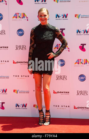 E ! News Australie Ksenija Lukich hôte arrive sur le tapis rouge à l'étoile, Pyrmont pour la 29e assemblée annuelle ARIA Awards. Banque D'Images