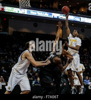 Las Vegas, Nevada, USA. 26 Nov, 2015. Californie G #  3 Tryone Wallace touché 16 points au cours de basket-ball de NCAA petit Las Vegas Invitational entre San Diego State Aztecs et le California Golden Bears 58-72 a perdu à l'Orleans Arena Las Vegas NV. Credit : Cal Sport Media/Alamy Live News Banque D'Images