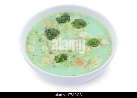 Soupe de brocoli repas dans un bol isolé sur fond blanc Banque D'Images