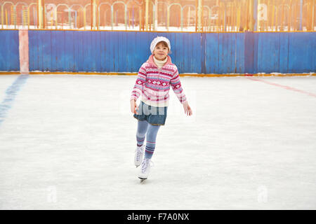 Girl patinage sur glace Banque D'Images