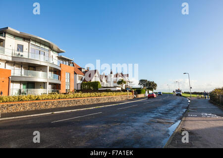 La Clifftops à Dumpton Gap, Broadstairs, Kent, avec l'habitat traditionnel et moderne, UK Banque D'Images