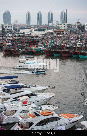 Sanya, province de Hainan en Chine. 27 Nov, 2015. La 6e Chine Boat Show est tenu à Sanya, une ville côtière du sud de la Chine, province de Hainan, le 27 novembre 2015. Credit : Zhao Yingquan/Xinhua/Alamy Live News Banque D'Images