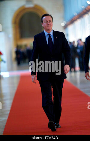 La Valette, Malte. 27 Nov, 2015. De Premier ministre britannique, David Cameron, arrive pour la cérémonie d'ouverture de la réunion des chefs de gouvernement du Commonwealth (CHOGM), à La Valette, Malte, le 27 novembre, 2015. La prochaine réunion des chefs de gouvernement du Commonwealth (CHOGM), sur le thème le Commonwealth -- L'ajout de valeur", aura lieu à La Valette, la capitale de Malte à partir de vendredi à dimanche. Credit : Jin Yu/Xinhua/Alamy Live News Banque D'Images