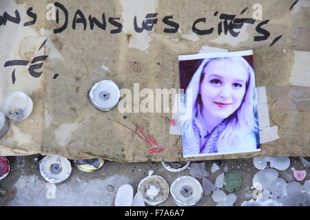 La ville de Lyon rend hommage aux attentats terroristes commis par Daesh à Paris, le 13 novembre 2015, sur la place Bellecour, dans le centre de la ville. Banque D'Images