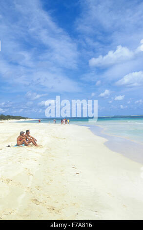 Flamenco Beach est la plus longue et la plage la plus populaire sur l'île de Culebra, Puerto Rico. Banque D'Images