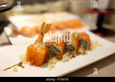 Plat de Maki Tempura de Californie Banque D'Images