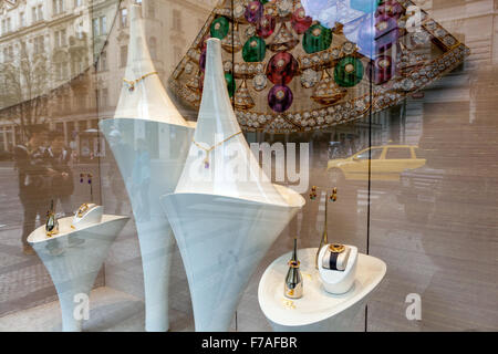 Magasin de luxe Bulgari, magasin de mode dans la rue Parizska, vieille ville de Prague, République Tchèque Banque D'Images