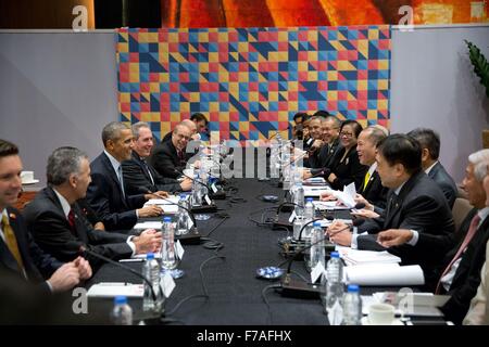 Le président des États-Unis, Barack Obama tient une réunion bilatérale avec le Président philippin Benigno S. Aquino III en marge du Sommet des dirigeants de l'APEC, le 18 novembre 2015 à Manille, aux Philippines. Banque D'Images