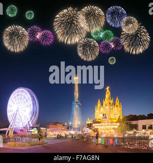 Belle sous Fireworks Amusement Park et Temple à Tibidabo, Barcelone, Espagne Banque D'Images