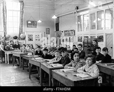 Les élèves de l'école en 1960 en classe l'école wesleyenne Madeley Banque D'Images