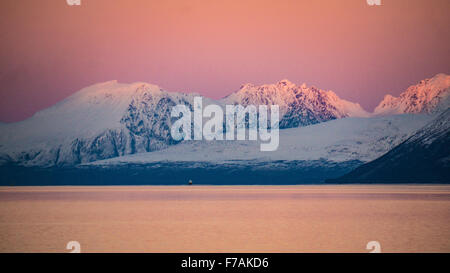 Le nord de la Norvège fjord sunset view Banque D'Images