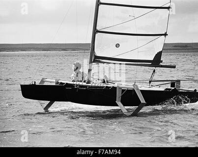 AJAXNETPHOTO. - OCT 29th, 1976. PORTLAND, en Angleterre. - Semaine de VITESSE DE WEYMOUTH - ÉPHÉMÈRE CATAMARAN À GRANDE VITESSE SUR LE PORT DE PORTLAND. PHOTO:JONATHAN EASTLAND/AJAX REF:7629101 24185  Banque D'Images