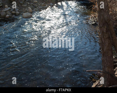 L'eau se précipiter dans la branche sud de la rivière Hoosic au Massachusetts. Banque D'Images