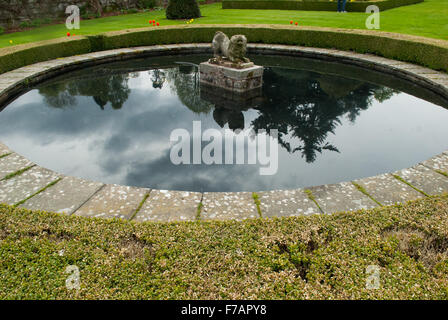 Jardins de Roses au château de tambour dans l'Aberdeenshire, en Écosse. Banque D'Images