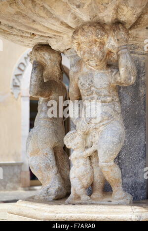 Détail de fontaine baroque, Corso Umberto, vieille ville de Taormina, Sicile, Italie Banque D'Images